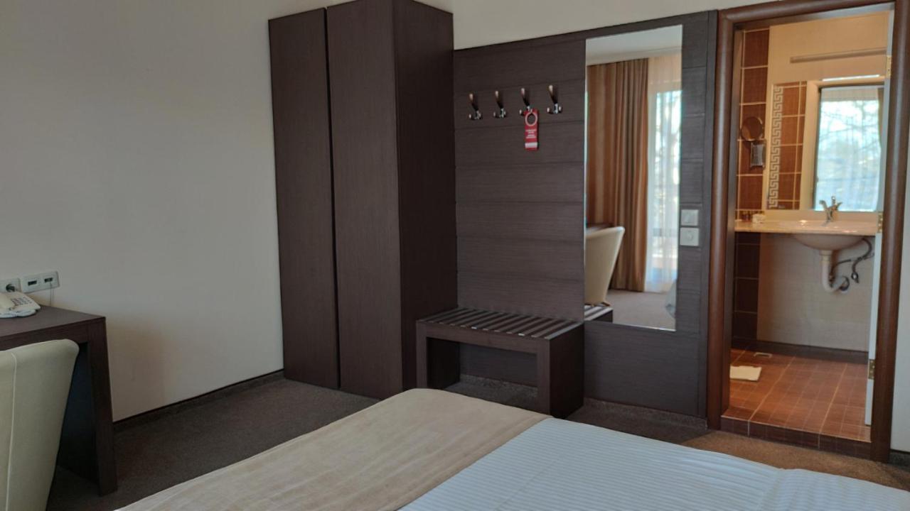 Spa Hotel Medicus วาร์เชทส์ ภายนอก รูปภาพ