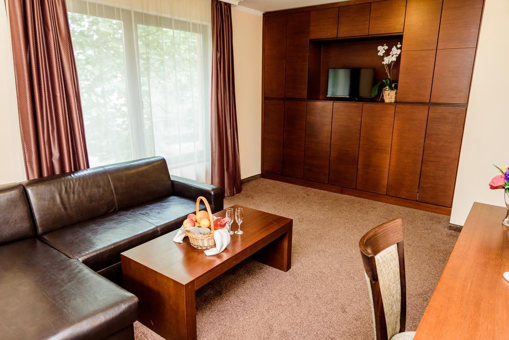 Spa Hotel Medicus วาร์เชทส์ ภายนอก รูปภาพ